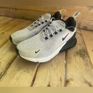 Woman's Nike Air Max 270/ women’s size 9.5